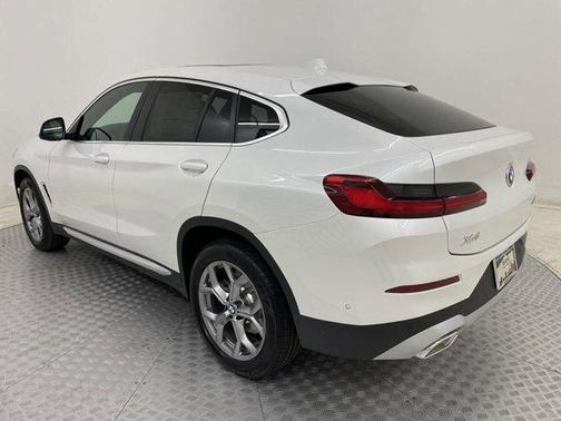 2025 BMW X4 xDrive30i