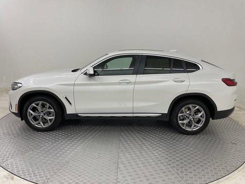 2025 BMW X4 xDrive30i