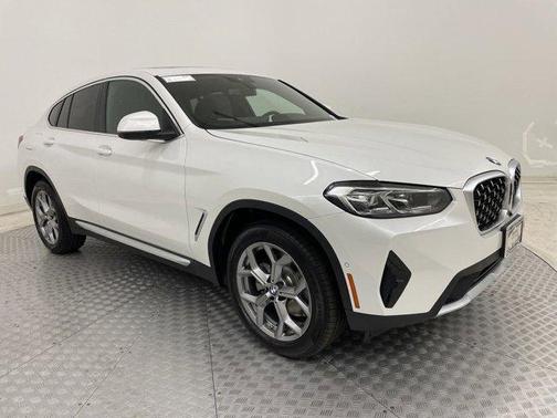 2025 BMW X4 xDrive30i