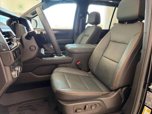 Onyx Black 2025 GMC Yukon 4WD AT4