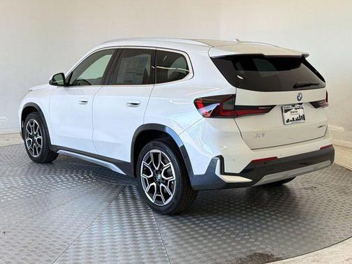 Mineral White Metallic 2026 BMW X1 xDrive28i