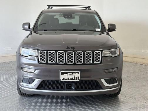 Granite Crystal Metallic Clearcoat 2017 Jeep Grand Cherokee Summit