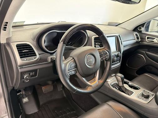 Granite Crystal Metallic Clearcoat 2017 Jeep Grand Cherokee Summit