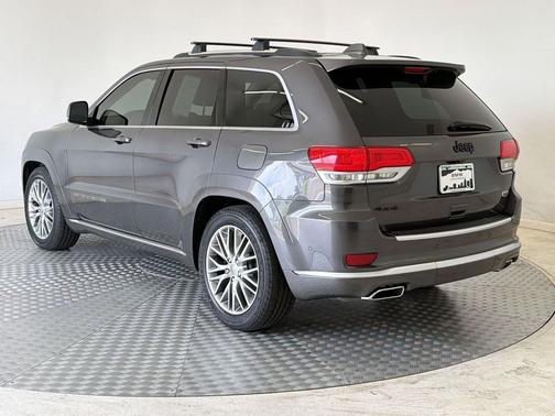 Granite Crystal Metallic Clearcoat 2017 Jeep Grand Cherokee Summit