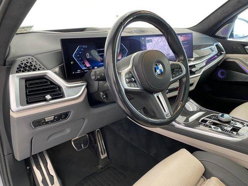 2023 BMW X7 M60i