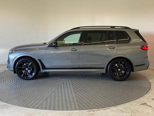 2023 BMW X7 M60i