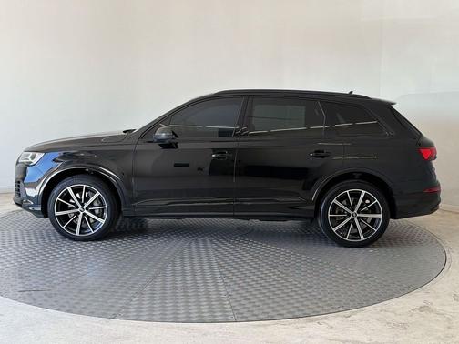 Mythos Black Metallic 2023 Audi Q7 55 Premium Plus