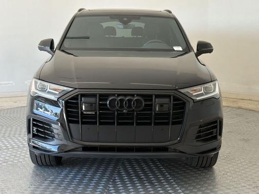 Mythos Black Metallic 2023 Audi Q7 55 Premium Plus