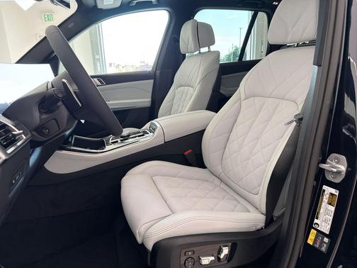 Carbon Black Metallic 2026 BMW X5 PHEV xDrive50e