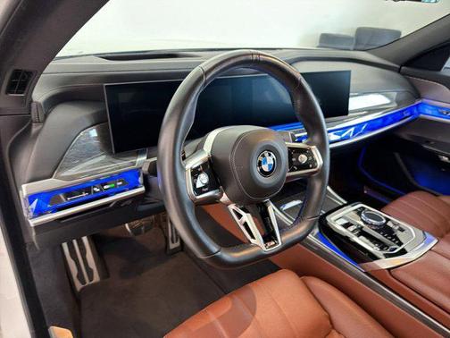 Alpine White 2024 BMW 760 i xDrive