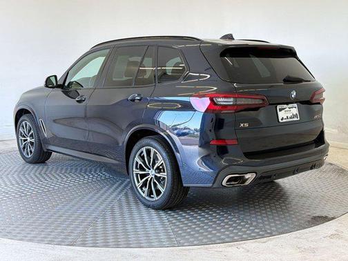 Carbon Black Metallic 2023 BMW X5 M50i