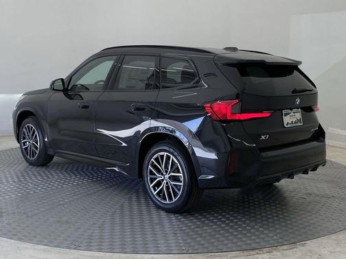 Black Sapphire Metallic 2025 BMW X1 xDrive28i