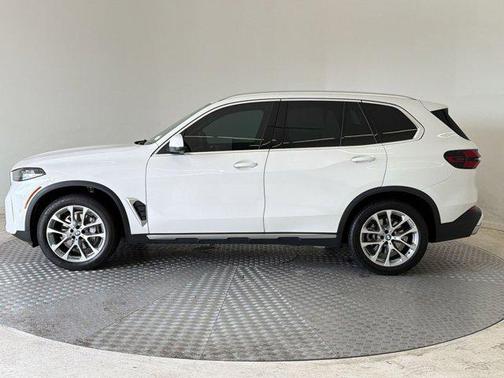Alpine White 2024 BMW X5 xDrive40i