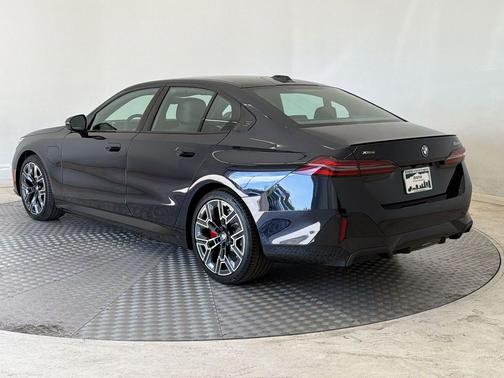 Carbon Black Metallic 2027 BMW 550e 550e xDrive