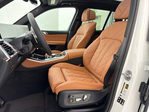 Mineral White Metallic 2026 BMW X5 xDrive40i