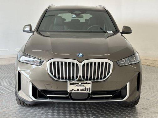 Manhattan Green Metallic 2026 BMW X5 PHEV xDrive50e
