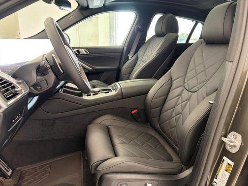 Manhattan Green Metallic 2027 BMW X6 xDrive40i