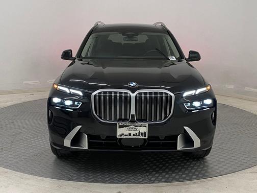 Black Sapphire Metallic 2026 BMW X7 xDrive40i