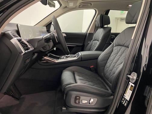 Black Sapphire Metallic 2026 BMW X7 xDrive40i