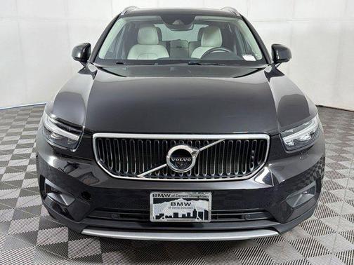 Onyx Black Metallic 2020 Volvo XC40 T5 Momentum