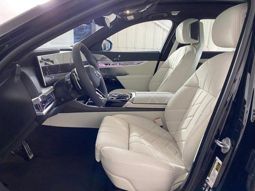 2026 BMW 760 xDrive