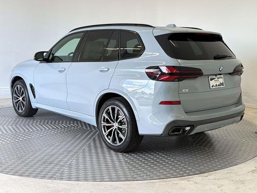 Brooklyn Grey Metallic 2026 BMW X5 M60i