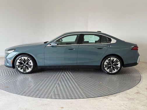 Cape York Green Metallic 2026 BMW 540 xDrive