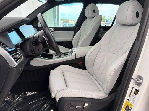 Alpine White 2023 BMW X5 PHEV xDrive45e