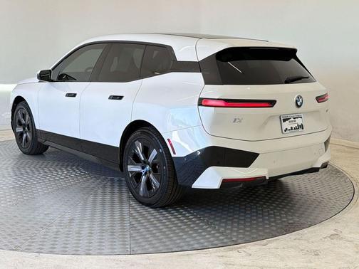 Mineral White Metallic 2024 BMW iX xDrive50