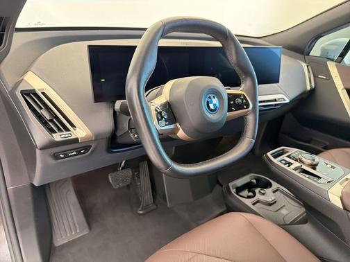 Mineral White Metallic 2024 BMW iX xDrive50