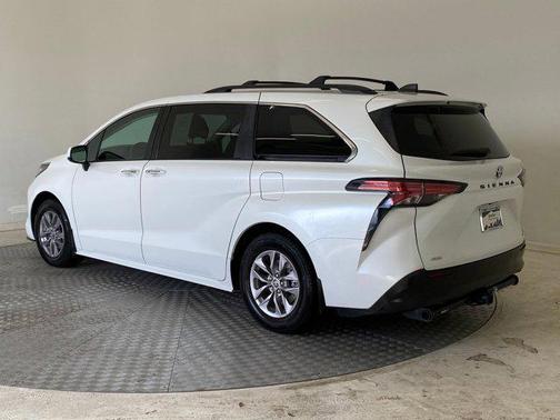 2022 Toyota Sienna XLE