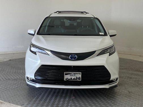 2022 Toyota Sienna XLE