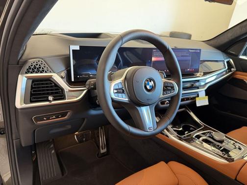 Manhattan Green Metallic 2027 BMW X7 xDrive40i