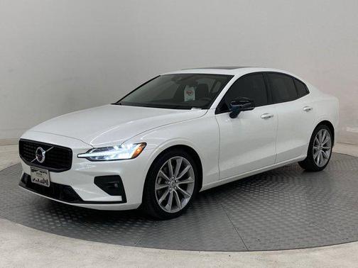 2021 Volvo S60 T5 Momentum