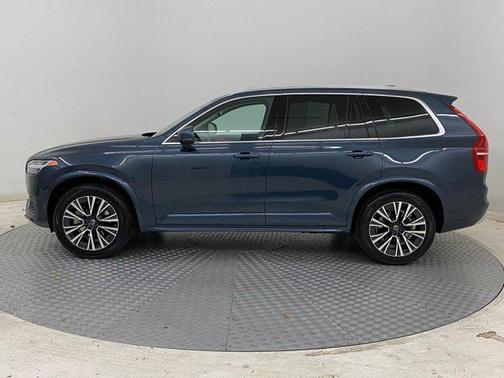 2022 Volvo XC90 T6 Momentum