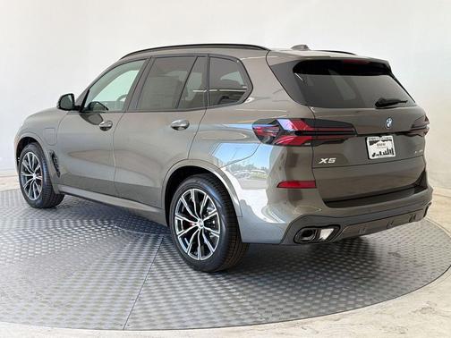 Manhattan Green Metallic 2026 BMW X5 PHEV xDrive50e