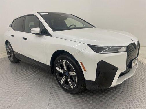 Mineral White Metallic 2025 BMW iX xDrive50