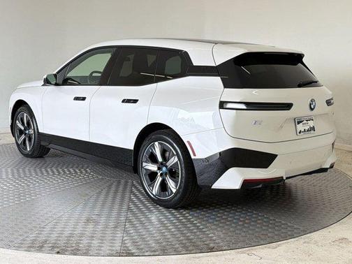 Mineral White Metallic 2025 BMW iX xDrive50