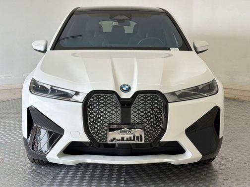 Mineral White Metallic 2025 BMW iX xDrive50