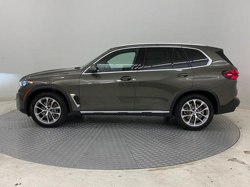 Manhattan Green Metallic 2026 BMW X5 xDrive40i