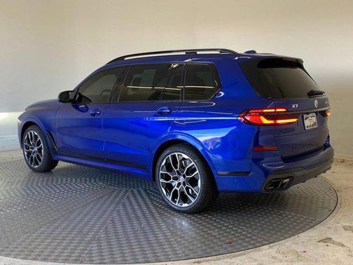 2025 BMW X7 M60i