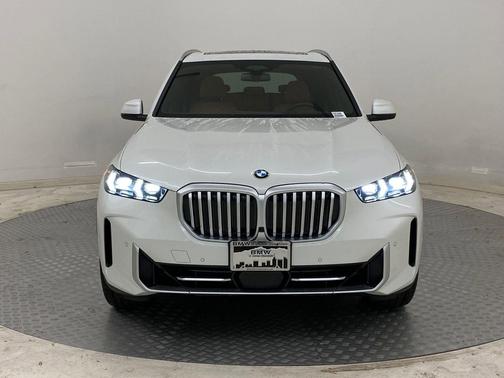 Mineral White Metallic 2026 BMW X5 xDrive40i