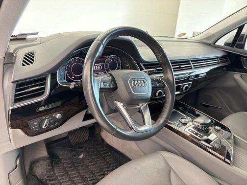 Florett Silver Metallic 2018 Audi Q7 3.0T Prestige
