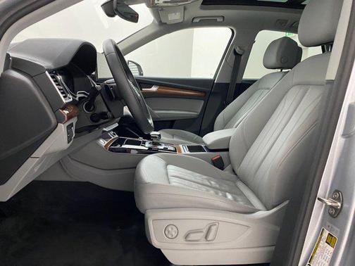2022 Audi Q5 45 S line Premium Plus