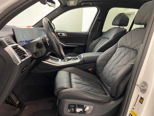 2024 BMW X5 M60i
