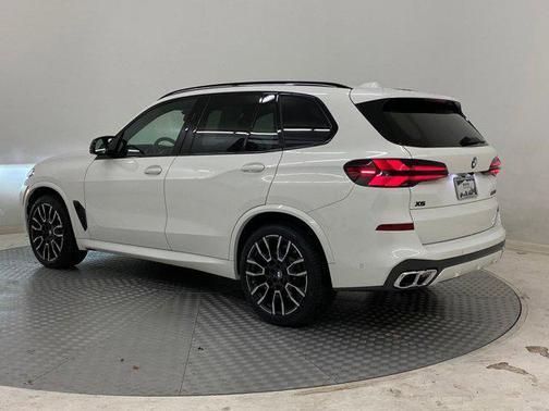 2024 BMW X5 M60i