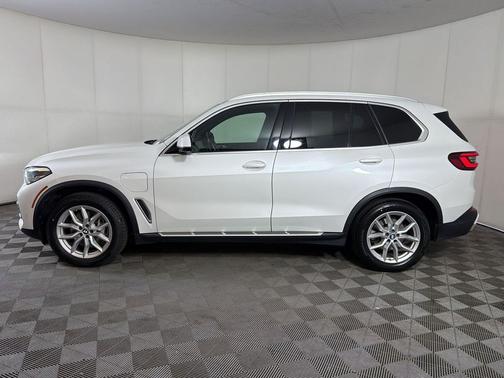 Mineral White Metallic 2021 BMW X5 PHEV xDrive45e