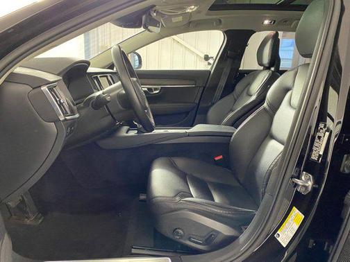 2018 Volvo V90 Cross Country T6