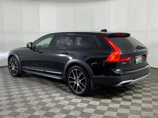 2018 Volvo V90 Cross Country T6