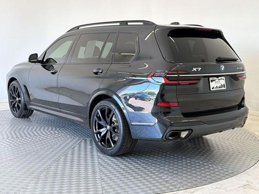 Black Sapphire Metallic 2023 BMW X7 xDrive40i